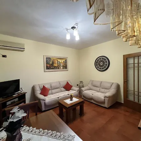 Apartament Qender *